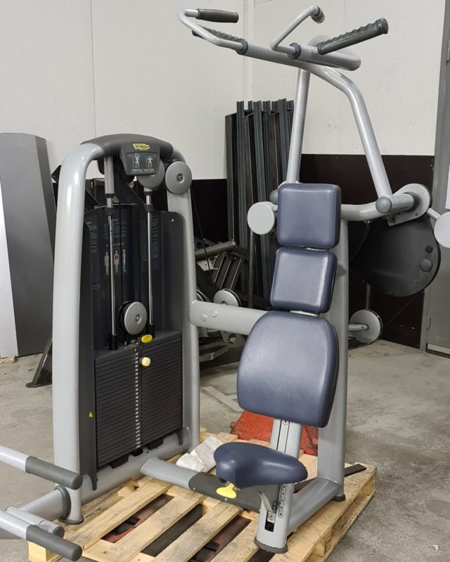 Technogym vertical traction 130kg pakka